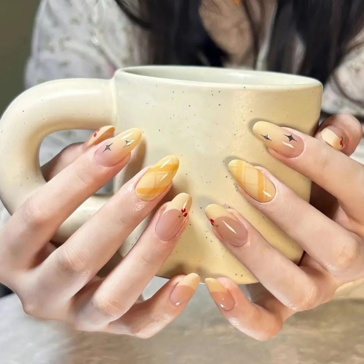 Amazon | 黄色 ネイルチップ 短め 楕円フェイクネイル チェリー